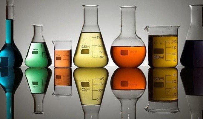 دليلك الشامل لفهم الكيمياء غير العضوية – المفاهيم الأساسية والتطبيقات