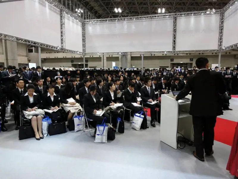 هل ينتظرون طلاب اليابان العمل بعد التخرج ؟ - STJEGYPT