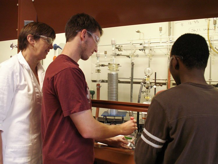 أفضل الكورسات المجانية لطلاب الكيمياء | هندسة، علوم، وتربية كيمياء