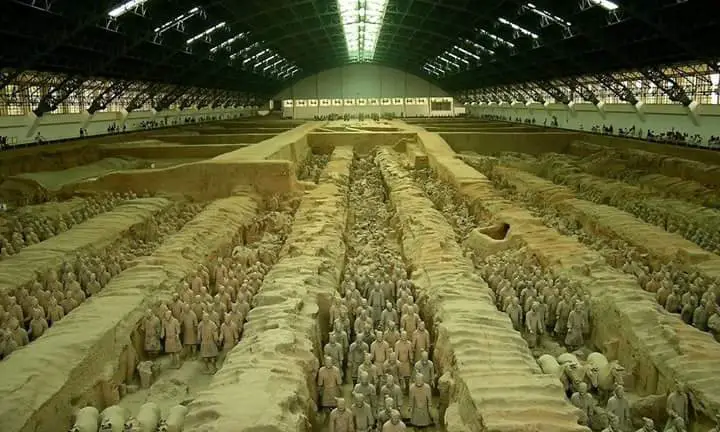 جيش التيراكوتا.. الجيش الأسطوري “الطيني” الذي يقف منذ 2200 سنة بكامل عتاده - STJEGYPT