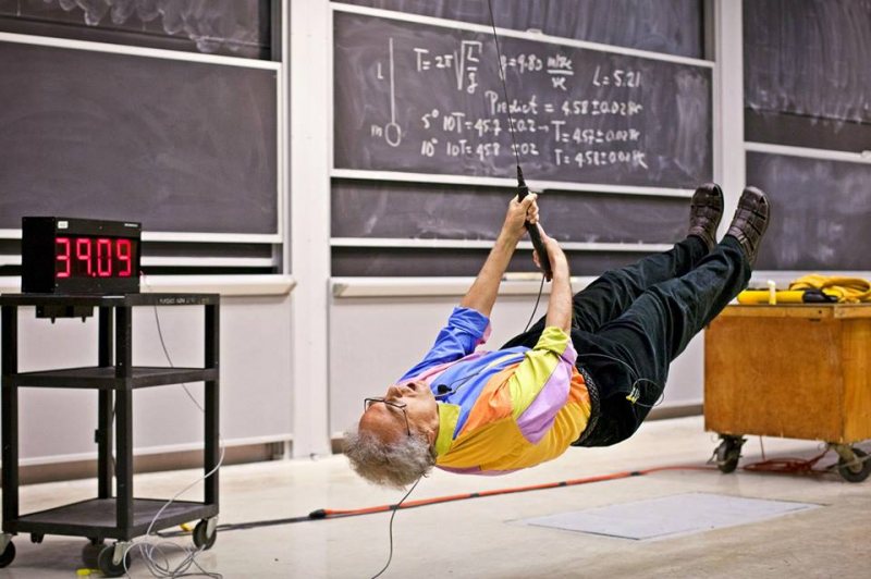 تعلم الفيزياء كما لم تعهدها من قبل مع البروفيسور والتر لوين | تجربة لا تُنسى