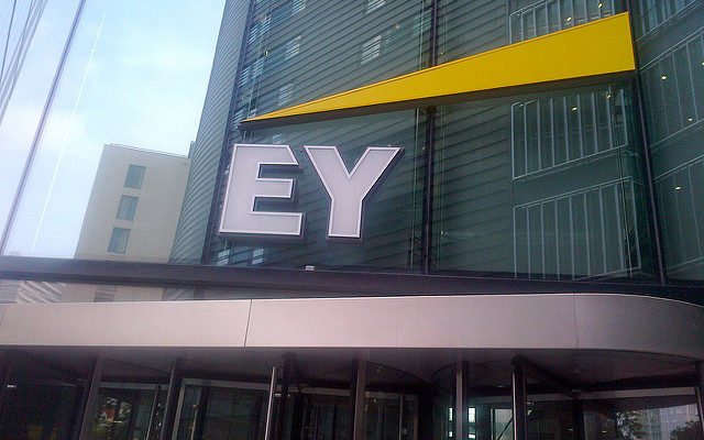 تدريب Ernst & Young لتخصصات تجارة و هندسة و علوم - STJEGYPT