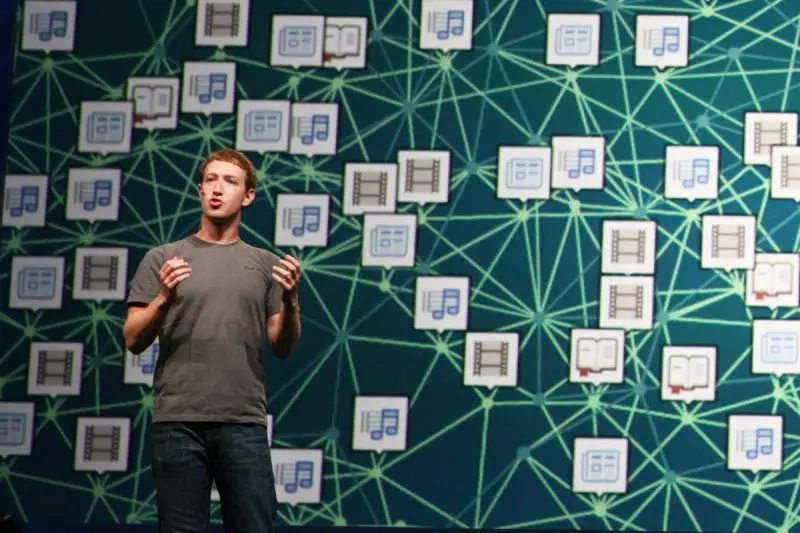 لماذا ينبغي علينا أن نخاف من خوارزمية الفيسبوك؟ - STJEGYPT