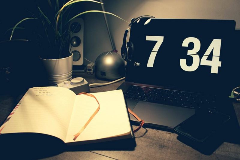 أهم العادات السيئة التي يجب أن تتوقف عنها فوراً لتحسين حياتك اليومية